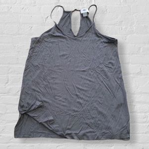 🛍🏙3️⃣ for $1️⃣5️⃣ Old Navy grey tank top